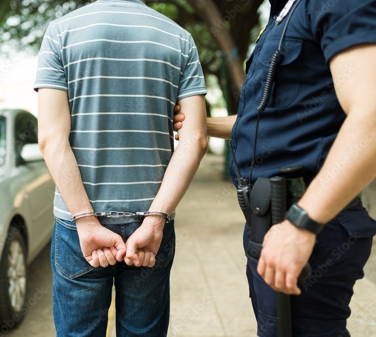 the_whar's tweet photo. BREAKING: Kids are trying the viral new "Riddler Challenge", where they ask the police a bunch of stupid fucking questions until they get arrested. 

Is this summer's new hot trend? https://t.co/2RP4enzd4g