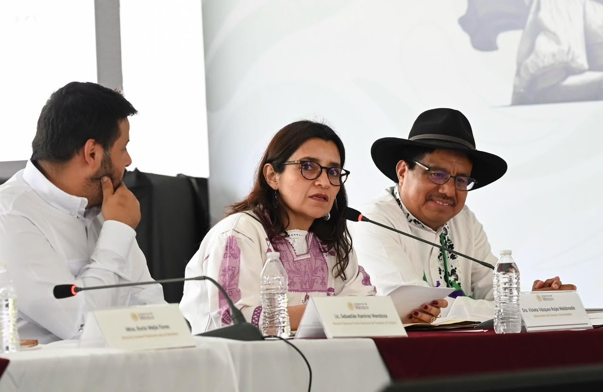 INPImx's tweet photo. #COMUNICADO | 🗞️📰

Avanza el Plan de Justicia del Pueblo P’urhépecha con la fuerza de su gobierno y organización comunitaria.

▪️ A poco más de un año de que diera inicio el Plan de Justicia del Pueblo P´urhépecha, el Gobierno de México ha invertido un monto superior a 4 mil 111 mdp para atender demandas en 11 acciones prioritarias sobre tierra, territorio, autogobierno, medicina tradicional, lengua y cultura, infraestructura, economía, y comunicación indígena, entre otros.

▪️ El Plan de Justicia del Pueblo P’urhépecha se implementa dentro del marco del Plan  Michoacán por la Paz y la Justicia, asimismo, se encuentra dentro del Programa “General Lázaro Cárdenas del Río”.

➡️ https://t.co/oUPApAYIEg

@GobiernoMX @DEELAYUUK