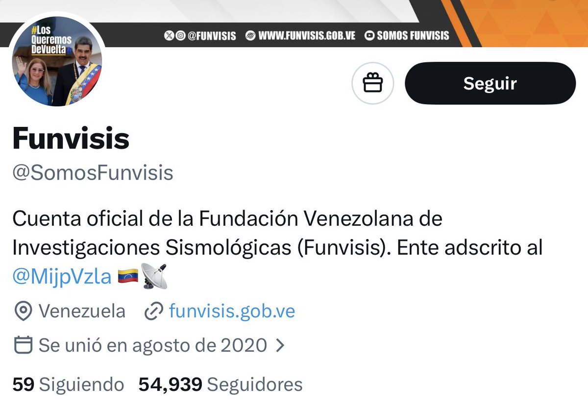 RobertGarciaP's tweet photo. Mientras Venezuela llora a sus víctimas, la cuenta @SomosFunvisis mantiene como imagen al dictador.

Una muestra d falta de empatía,equilibrio y seriedad. Ni siquiera en una tragedia nacional son capaces de dejar d politizar las instituciones q pertenecen a todos los venezolanos https://t.co/ySPWH3WWpt