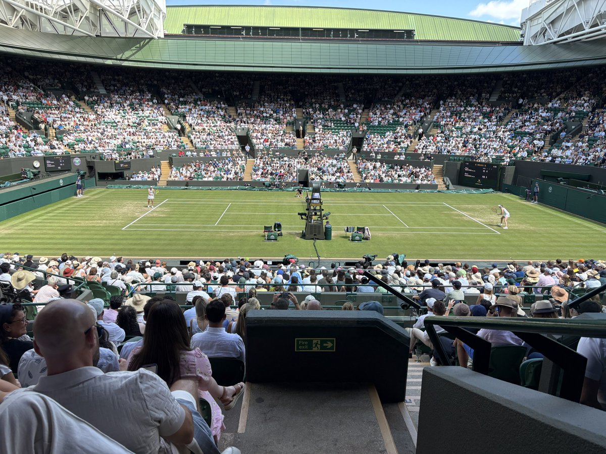 Hulmey75's tweet photo. A great day experiencing some world class tennis at the home of Tennis 🎾 🏴 🏆🥂 #wimbledon #nicedayforit https://t.co/cbdYNCLH4Q
