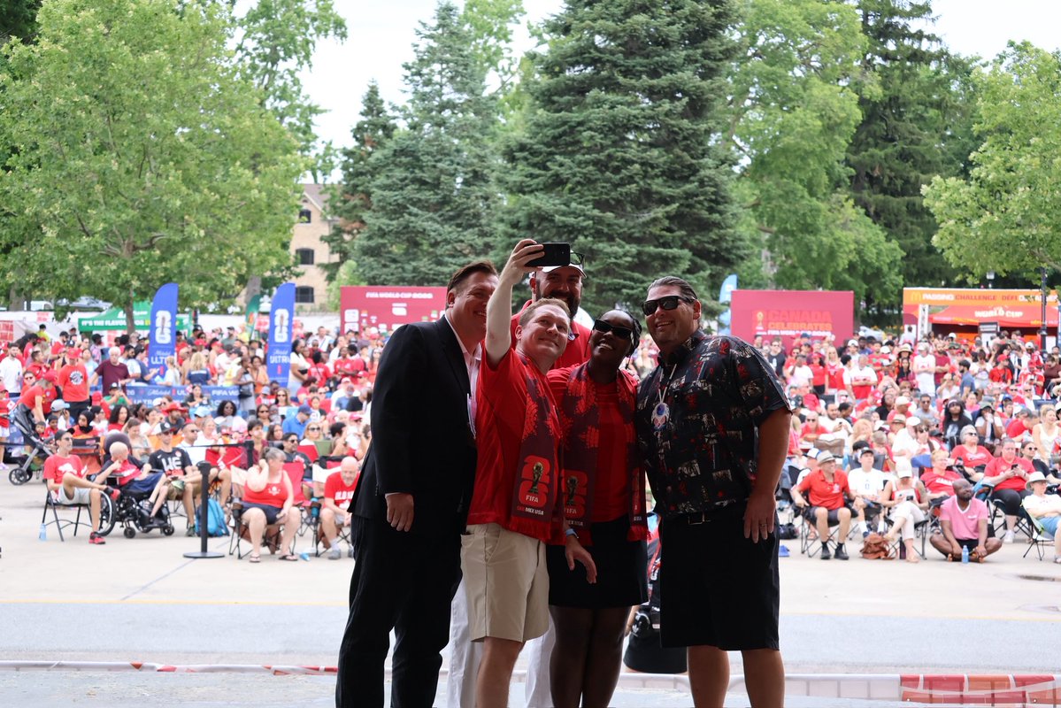 KayabagaArielle's tweet photo. #LdnOnt is so honoured to be part of @FIFAWorldCup right here in our city cheering for our Canada team go Canada 🇨🇦 

—-

#LdnOnt est très honoré de participer avec la @FIFAWorldCup ici même, dans notre ville, pour encourager notre équipe canadienne. Allez le Canada 🇨🇦 https://t.co/4hXdcDCYra