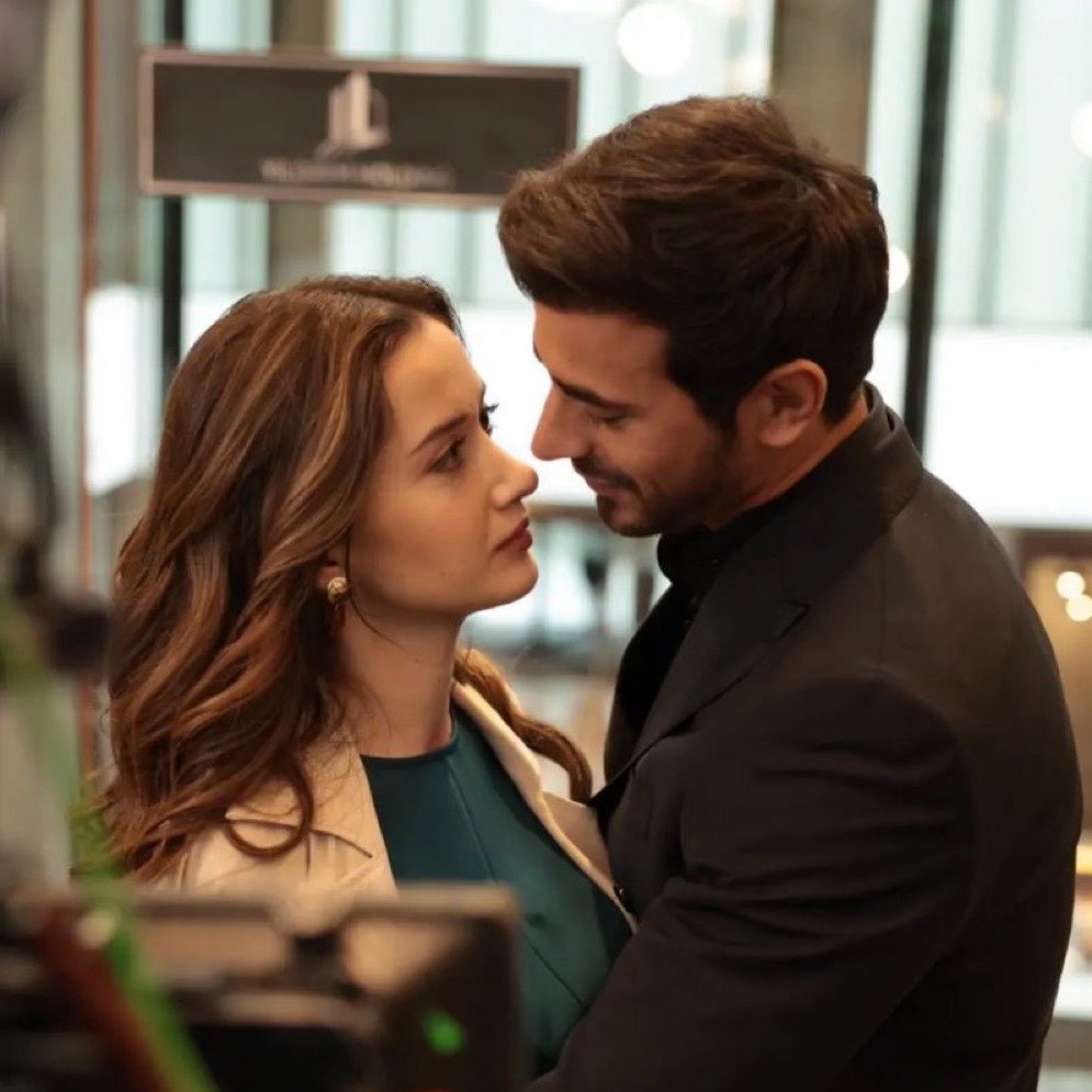 ssaltycherries's tweet photo. Oh, Emin fell so hard in this episode. You can tell just from the pictures.🤭He tucked a flower into her hair, and his gaze falling to her lips (like always :) ) https://t.co/6UFx78WDlc