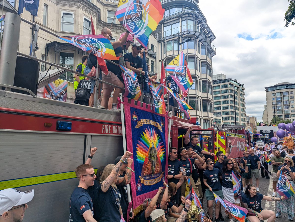 ZackPolanski's tweet photo. Happy Pride! 🏳️‍⚧️🏳️‍🌈

And a huge honour to march alongside firefighters, crew and support teams for the @LondonFire - thank you for all that you do! 🙏🏽 https://t.co/SywuClTV4g