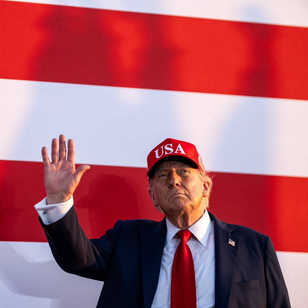 CoinMarketCap's tweet photo. LATEST: 🇺🇸 SEC Chair Paul Atkins says Trump "challenged us to make the United States the crypto capital of the world, so we're doing that." https://t.co/19GNNaXXGG