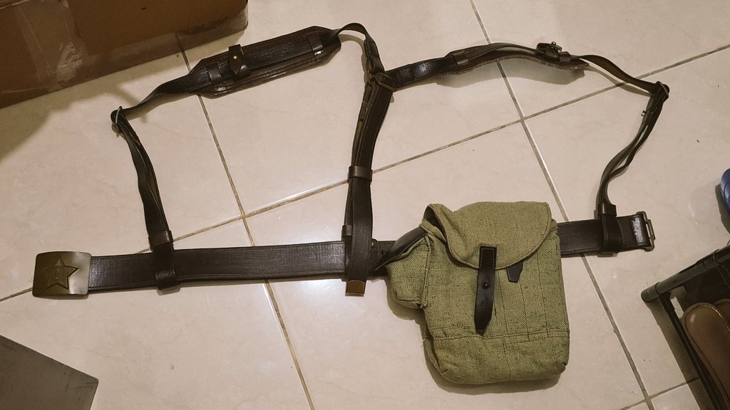 R_ryan_Russky's tweet photo. Finally got the propper suspenders, bought from friend (@Feudal_ism ) https://t.co/JXwy8qBtQV