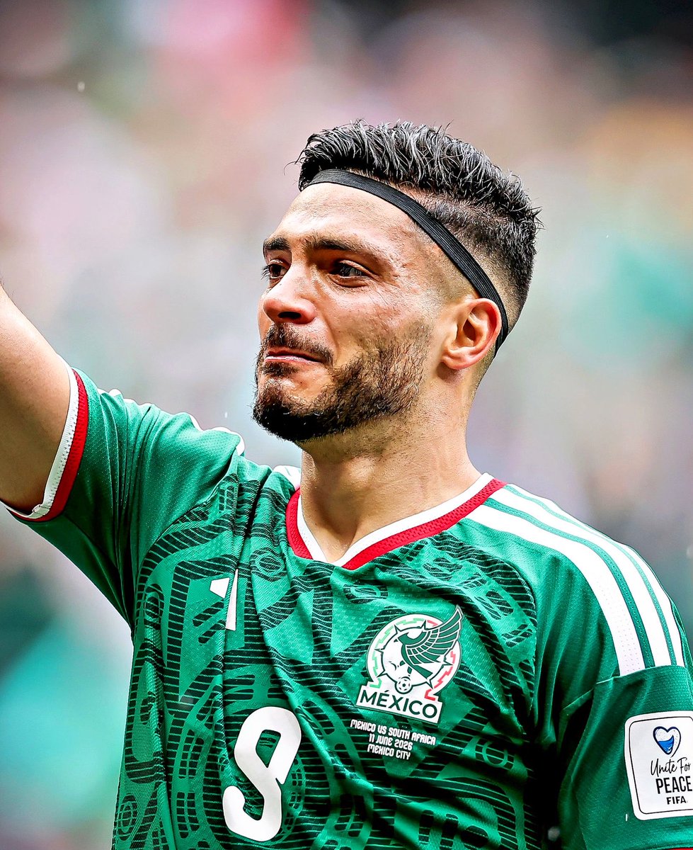 AllFutbolMX's tweet photo. “We have to show them that WE ARE INFERIOR TO NO ONE. 

It doesn’t matter which goalkeeper is in front of us, If we put it in the top corner, NO KEEPER IN THE WORLD IS SAVING IT.”

– Raul Jimenez ahead of tomorrow’s game against England at the Estadio Azteca. ❤️🍿🏆 https://t.co/5kWux2TPwD