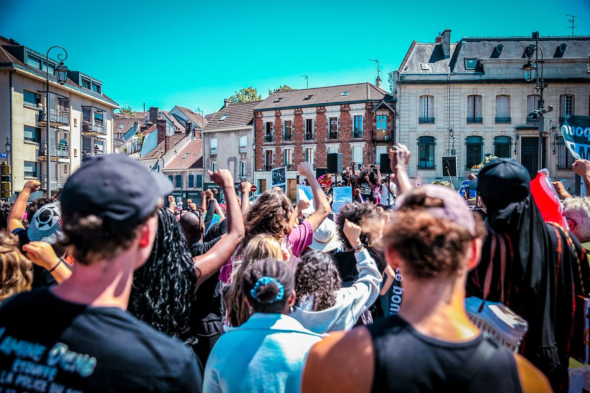 BardouxThomas's tweet photo. 10 ans après la mort d’Adama Traoré, nous avons marché pour la Justice et la Vérité avec le collectif Adama.

En 2027, nous refonderons la police de la cave au grenier !

En attendant, RDV ce mardi 7 juillet à 14h au metro Invalides contre la loi Permis de tuer XXL ! https://t.co/B0tcw4Ugwv