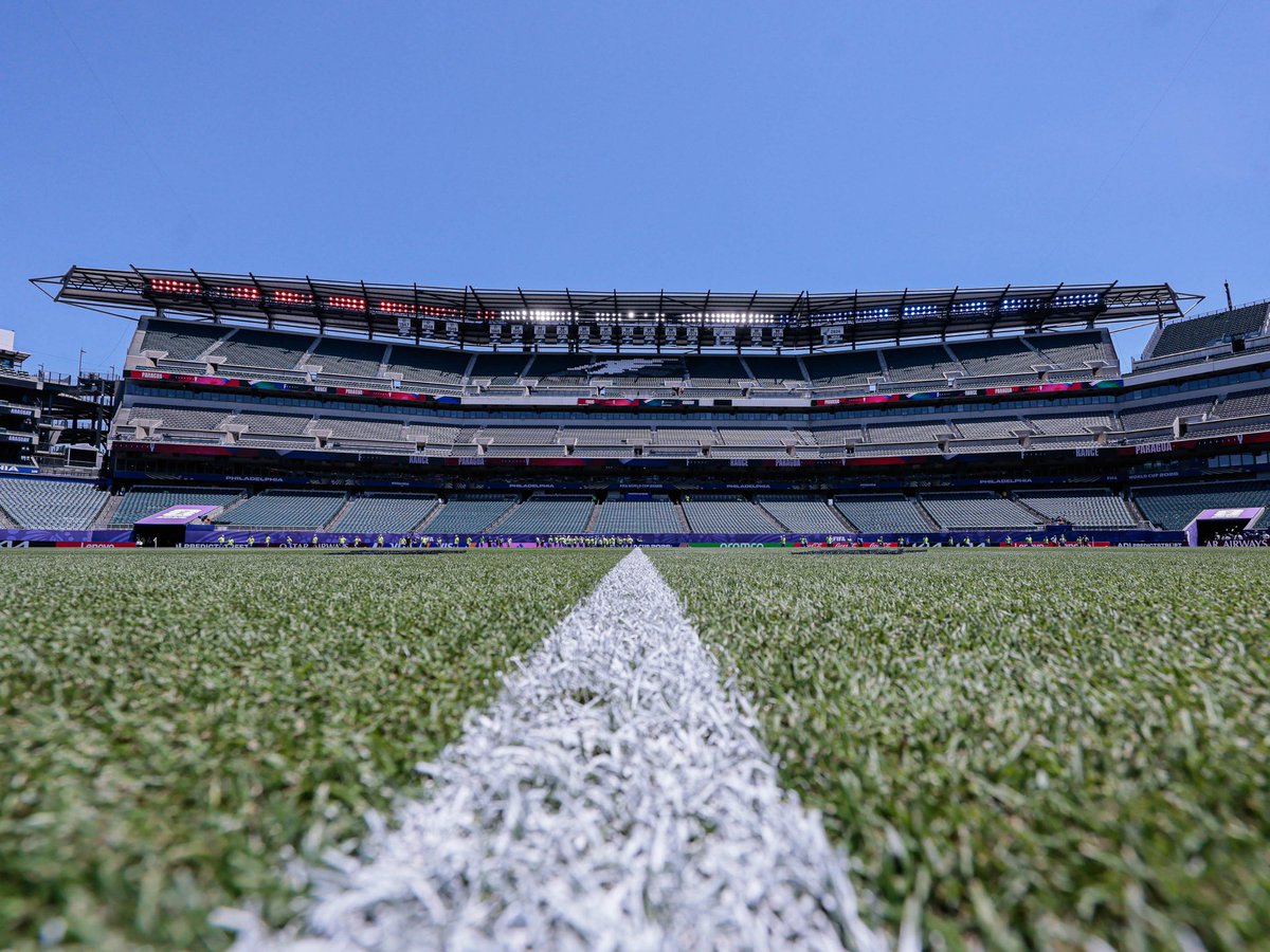 Albirroja's tweet photo. Un nuevo escenario recibe a la #Albirroja 

📷 El Philadelphia Stadium será el escenario en el que la Selección buscará ser parte de los 8 mejores equipos de la #FIFAWorldCup 🏆 

#VamosParaguay https://t.co/KJeXnMIkBM