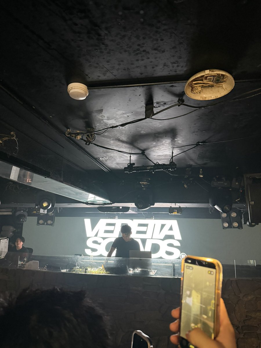 y200260601's tweet photo. VERETTA TOUR ✅ https://t.co/8sQYz9KkQO