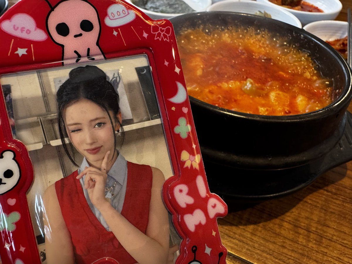 03RIMANo1's tweet photo. in ソウル
昨日の退勤待ち
初めの歓声はNiziUちゃんたちだと知りました。 https://t.co/u3yfi0j6BV