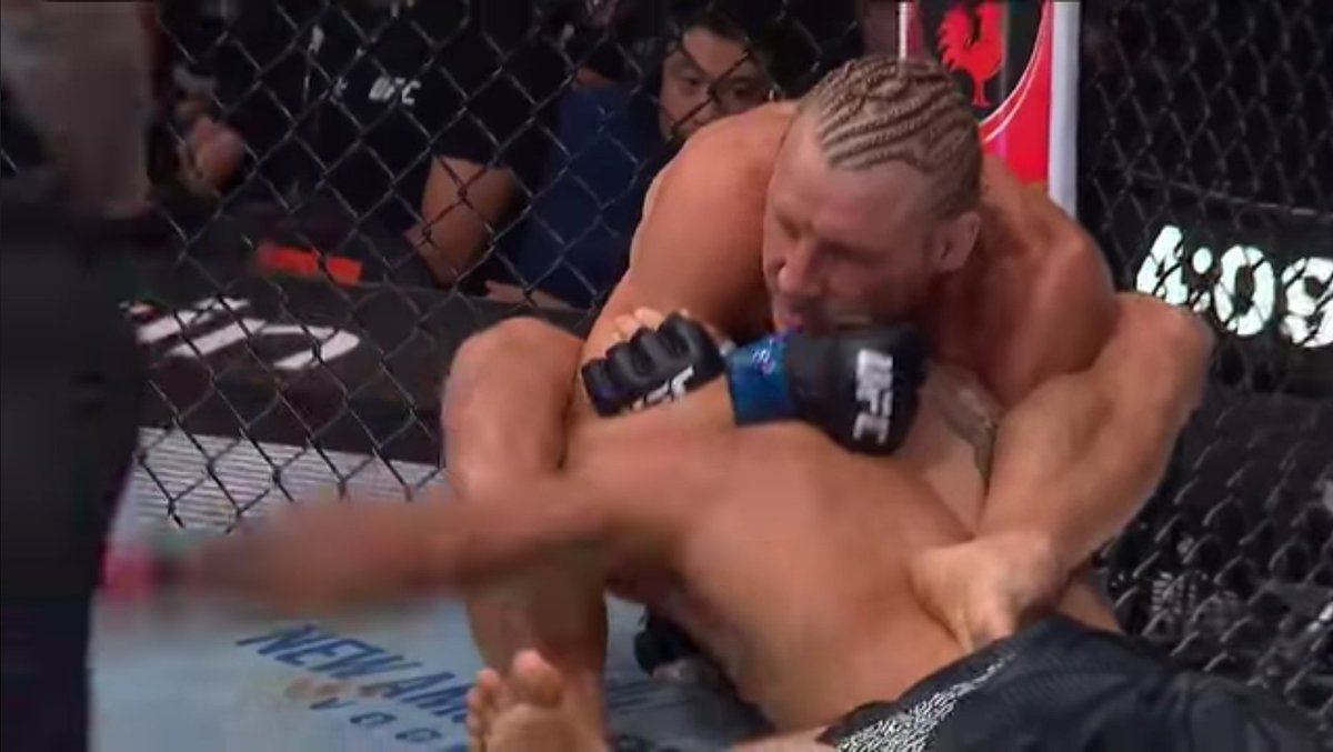 BlackTigerMMA's tweet photo. Guillotine for the super athletic #UfC329 #PaddytheBaddy https://t.co/xqbPycVGyl