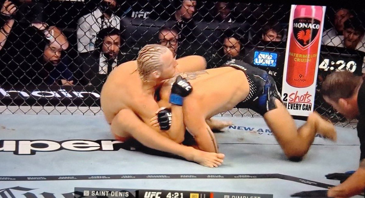 brchardlxvi's tweet photo. BSD s’est fait endormir en 30 secondes 🤣 #ufc329 https://t.co/n4mNJm7mtr