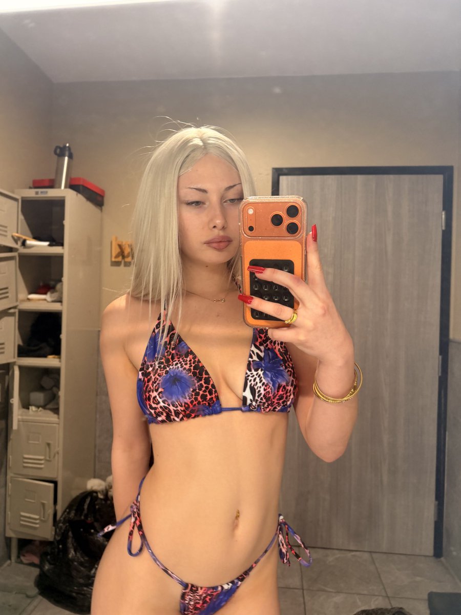 budda_buns's tweet photo. Blonde moment #bikinibarista #of #blonde https://t.co/3ylwh9Fued