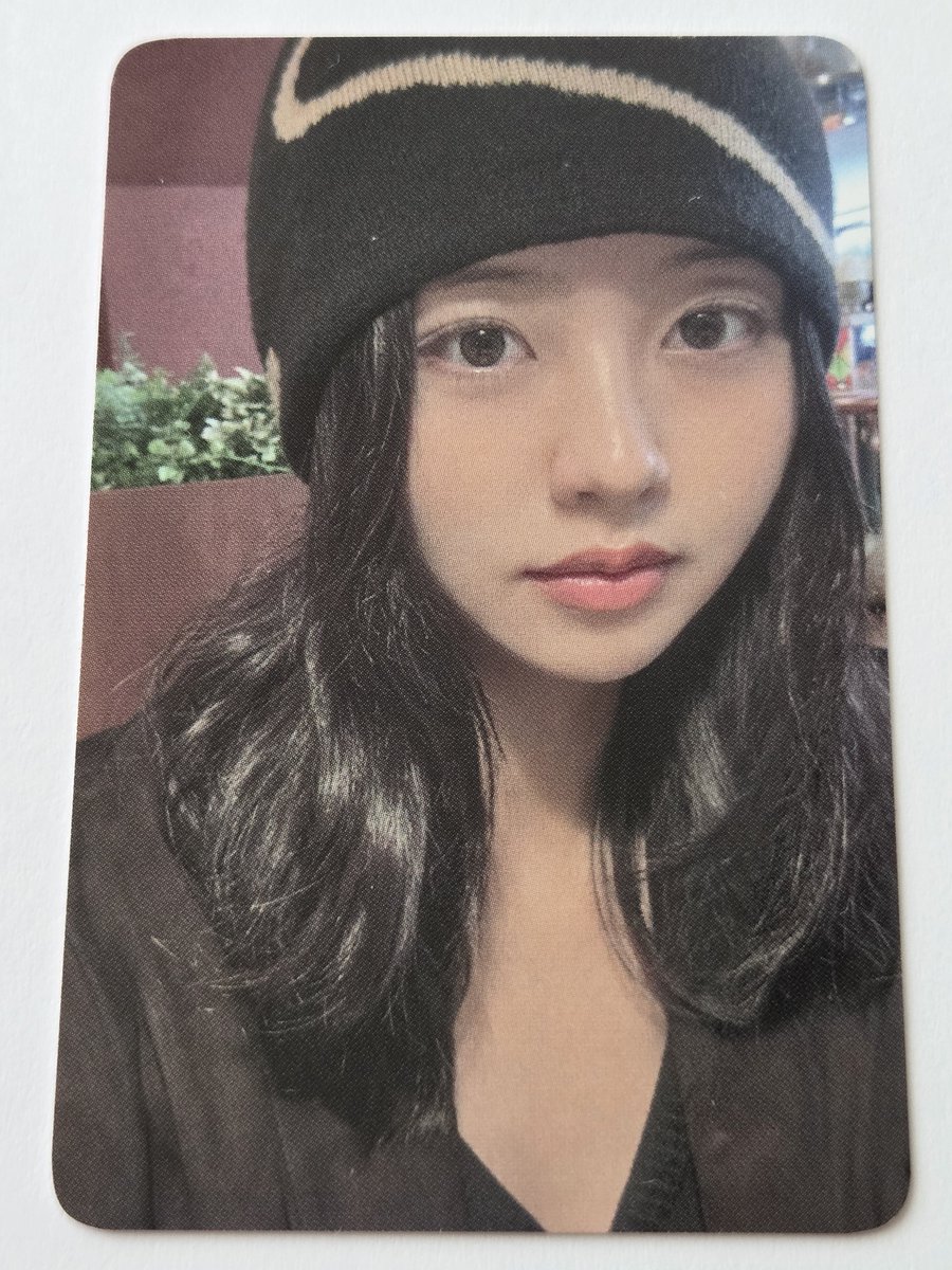 wowks99's tweet photo. 포카 예쁘게 찍어봄 
내 원픽은 소현이가 좋아하는 비니 쓴 포카 https://t.co/dFSKTKOG3U