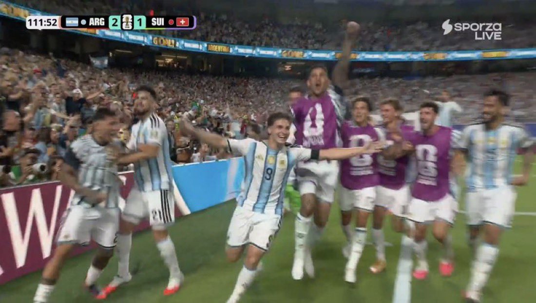 football_li5's tweet photo. ابطال العالم هنا!!!!!!!!! 😱😱😱💙💙💙💙 https://t.co/hWhcMm0dVo