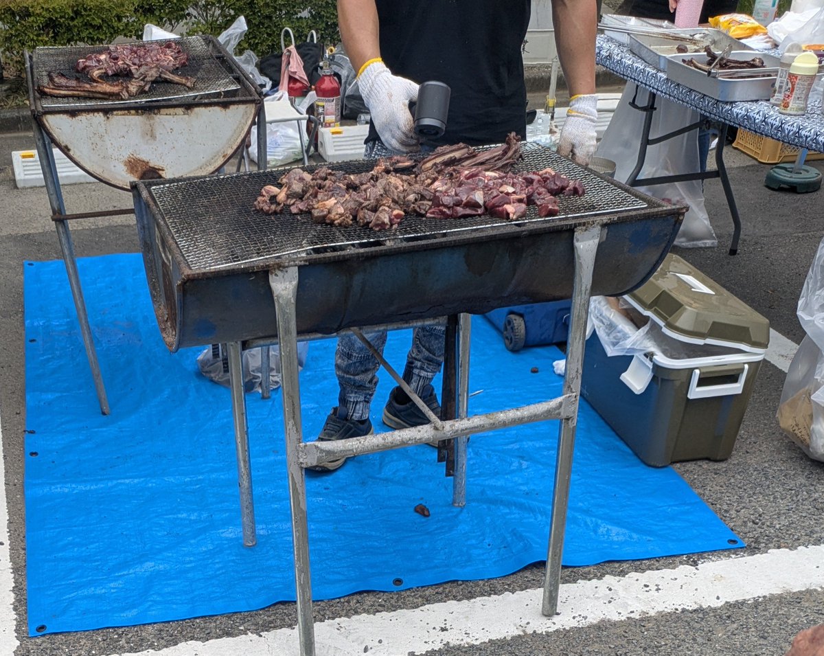 A7hFk's tweet photo. ツキノワグマの肉を焼いてるらしい🐻🥩🤤🤤🤤 https://t.co/GXoM5Li3f7