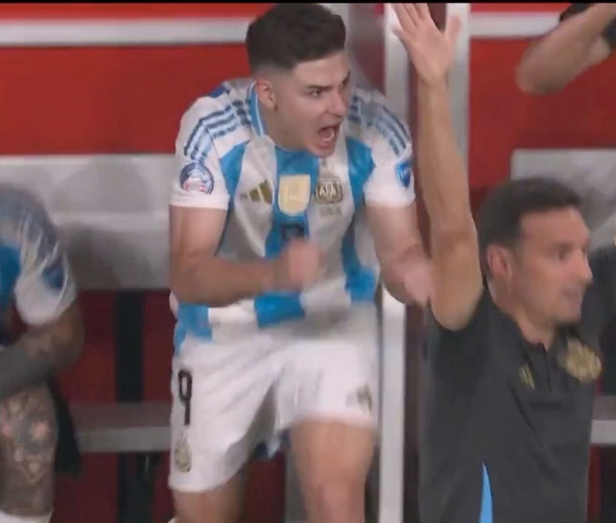 carplec's tweet photo. PERO QUE GOLAZO JULIAN ESTAS LOCOOO https://t.co/obM1KpUYQc