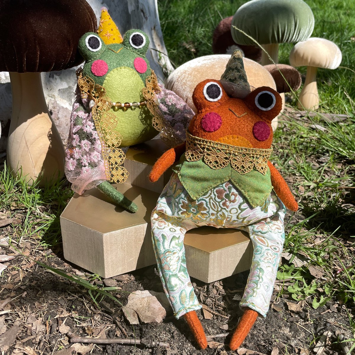 Nrae_art's tweet photo. Shop reopens July 12 at 10am PDT

You can use both codes and they are valid for the rest of July

FrogDolls10 for 10% off any frog doll(s)

DisabilityPride20 for 20% off everything else

(Some of the frog dolls below are sold out) https://t.co/AzTPPeeEVD