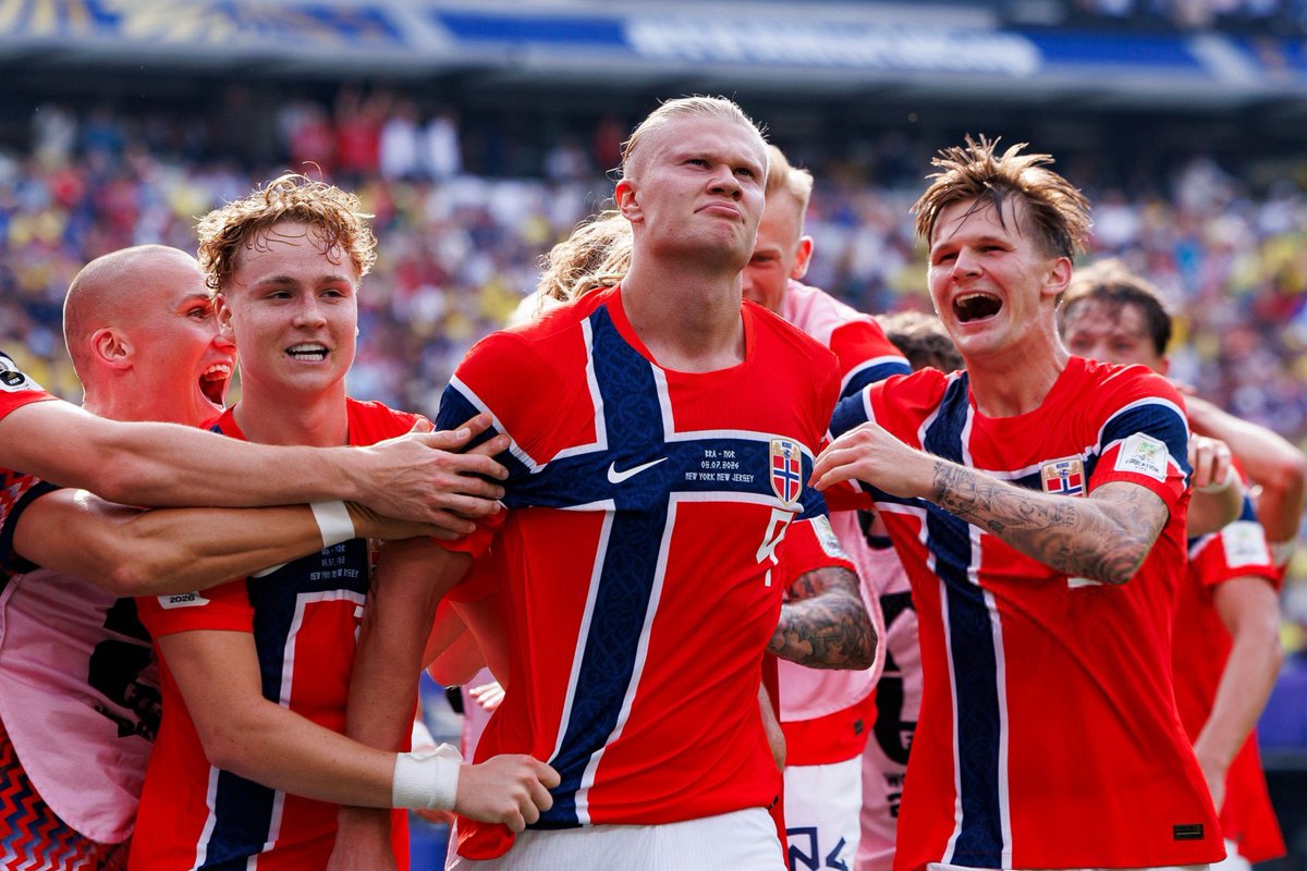 arahankhan68's tweet photo. A LEGENDARY DEBUT FOR ERLING HAALAND🔥
7 goals in a debut tournament.🔥
​ An unforgettable brace to shock Brazil.💥
Rewrote history by pushing Norway into the elite top 8.
He ended a 28-year drought, single-handedly shouldering his nation's dreams to deliver a masterclass. 🇳🇴🔥 https://t.co/vwSZtnf9wu