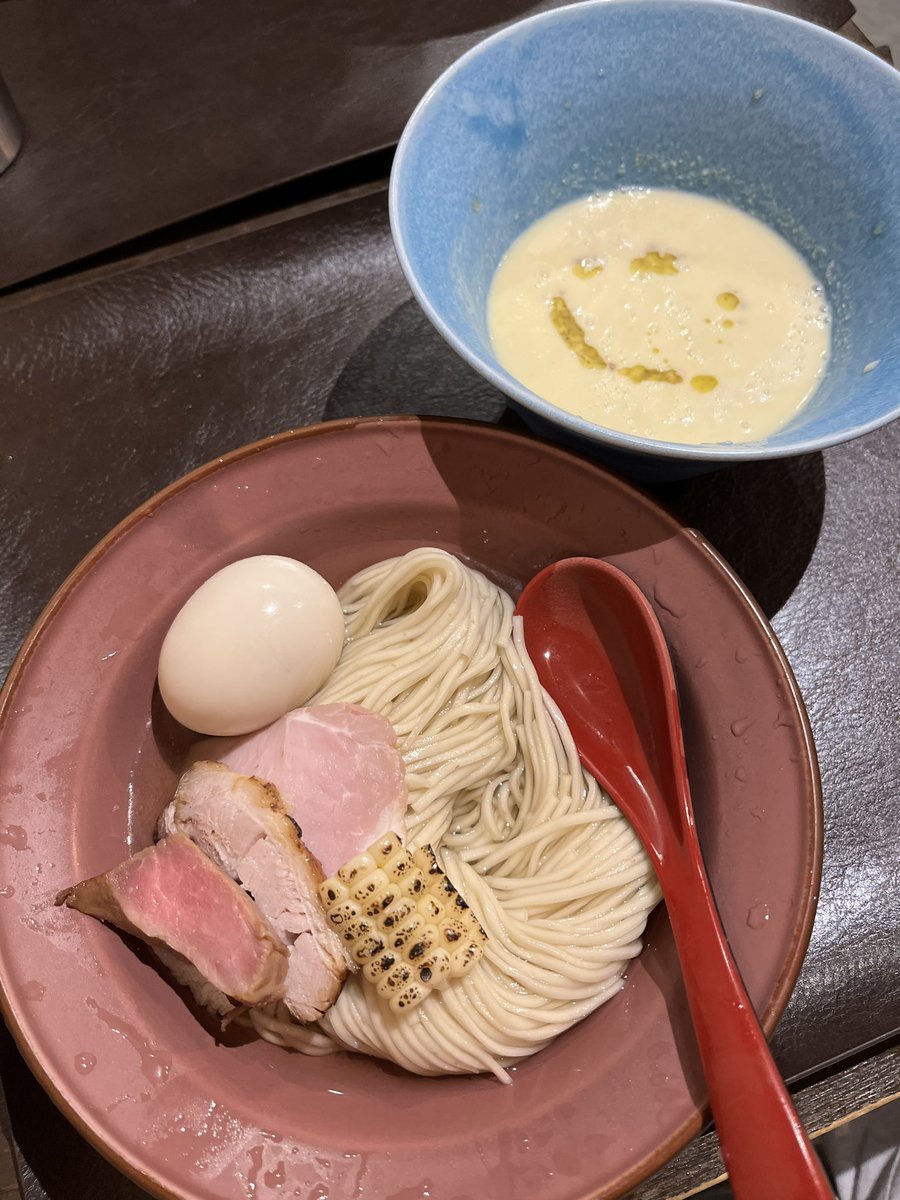 bigstarayaki's tweet photo. 麺処青野@埼玉県寄居町
限定
昆布水冷やしとうもろこしトリュフつけめん 味玉
限定
冷やし桃めん

この季節になるとトウモロコシのつけ汁は甘みが強く昆布水を纏った麺が良く絡みトリュフオイルは香りも良く絶品🌽
桃めんはビシソワーズをベースに桃の甘みと爽やかさで暑い夏に清涼感が増す逸杯💯 https://t.co/AUYXGGlAtl