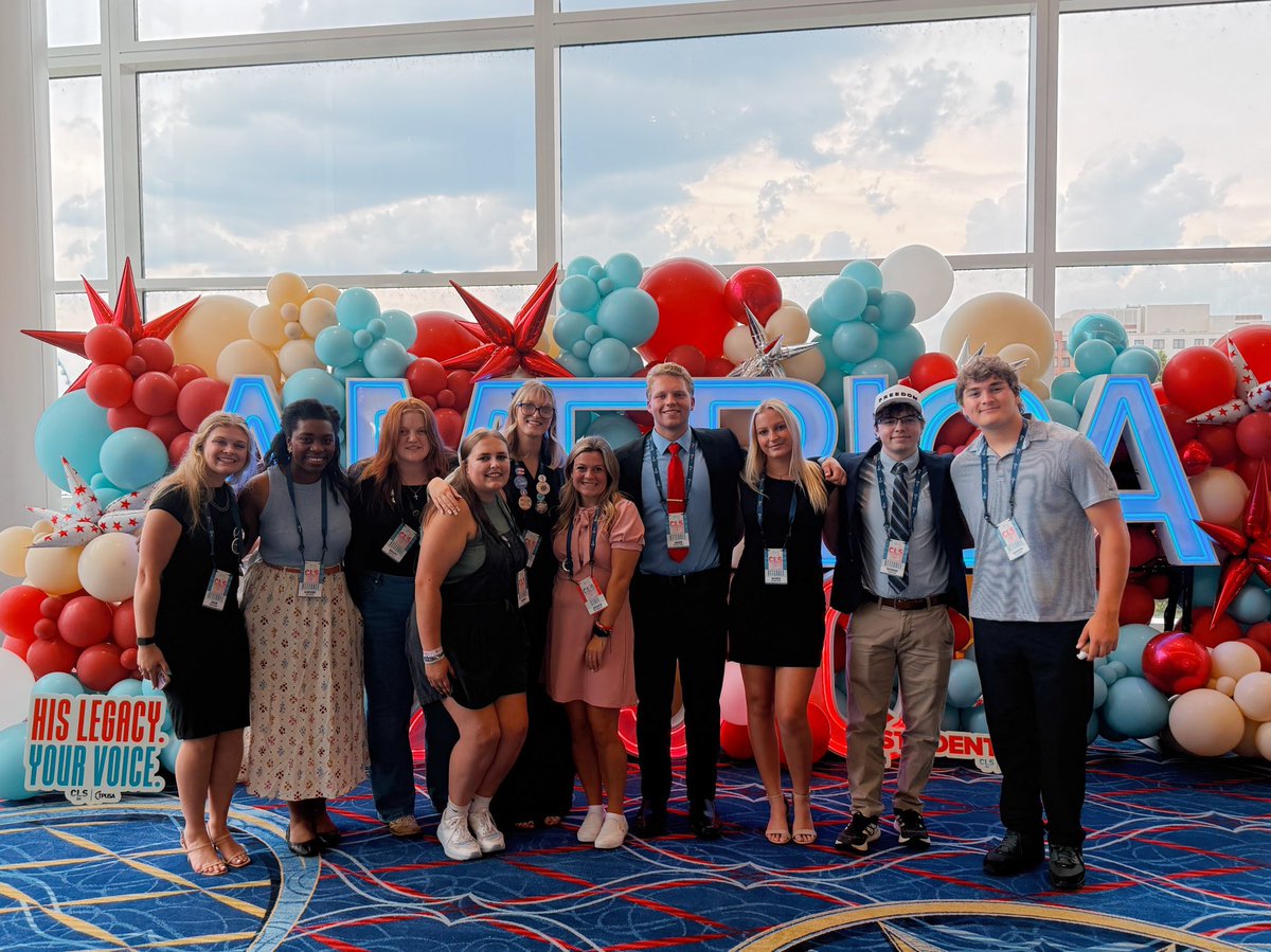 Josiefaye06's tweet photo. So blessed to be surrounded by such amazing people! @tpusastudents @TPUSA @jessburback https://t.co/7z7nEGXMAX