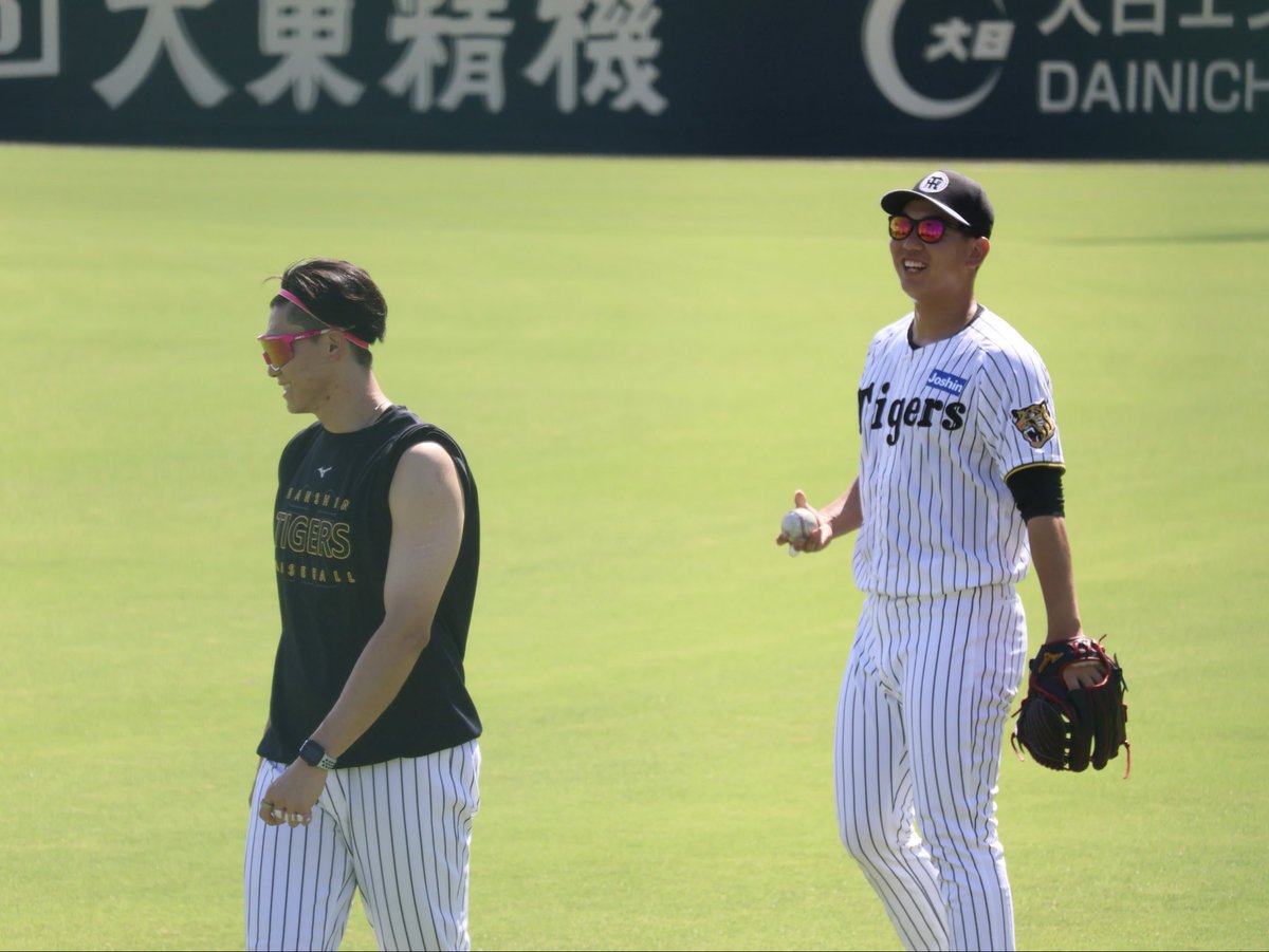 daily_mmy's tweet photo. SGLでは残留練習が行われていました。
選手の皆さんも暑そうです🫠

#阪神タイガース
#畠世周 #湯浅京己 #イーストン・ルーカス　#神宮僚介 #茨木秀俊 #石井大智 #桐敷拓馬
（敬称略） https://t.co/IHqSWBKMEh