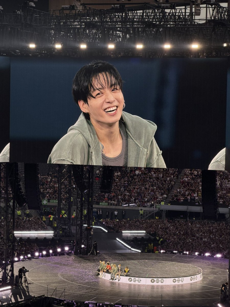 tinybookish's tweet photo. Jungkook’s smile 💖 https://t.co/OgvZFkmlll