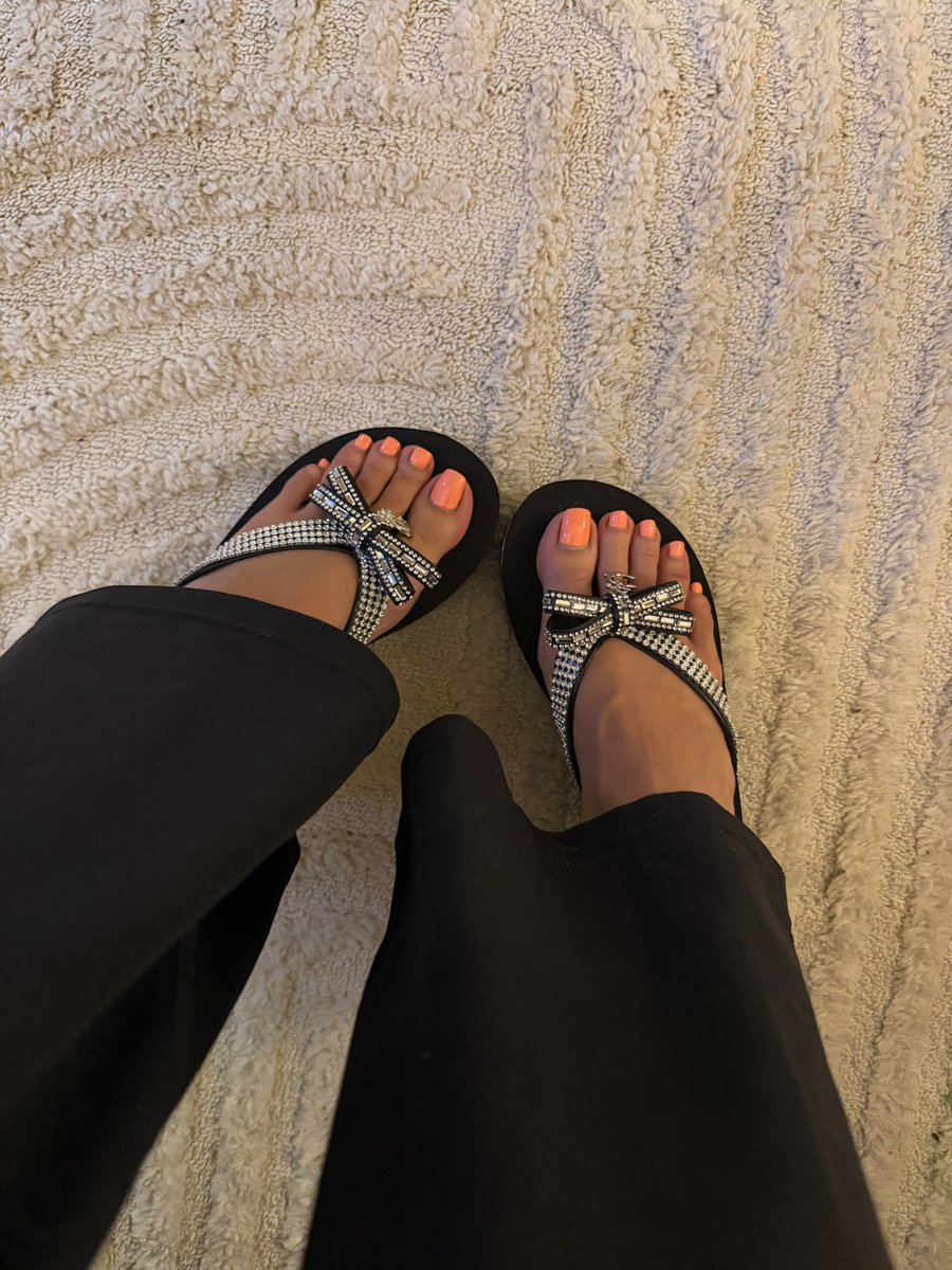 lehlanichan's tweet photo. Goodness I love my toes so much 😋💕 https://t.co/v2zeUOLkwW