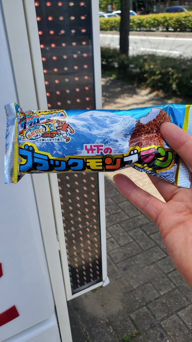 tomoto008's tweet photo. ブラックモンブラン購入
他の商品も探そうかな😊
#桒原椿 https://t.co/jrqKm5aPky