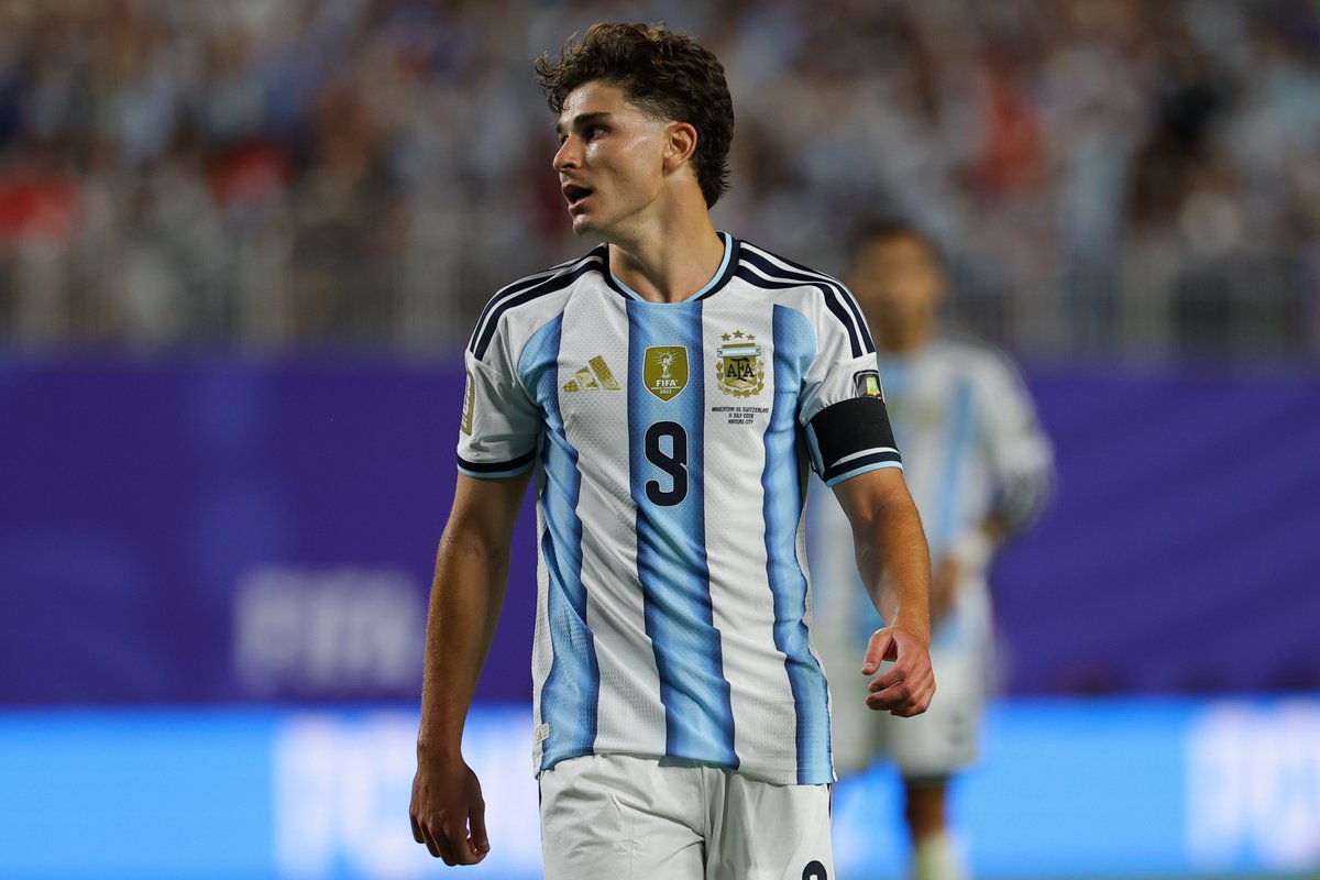 DavidMorales911's tweet photo. 🇦🇷 Julián Álvarez anotó su primer gol en este mundial, suma 5 en este certamen.

21 | Lionel Messi
10 | Gabriel Batistuta
8 | Guillermo Stábile
8 | Diego Maradona
6 | Mario Kempes
5 | Julián Álvarez
5 | Gonzalo Higuaín https://t.co/aQxJgu1AEM