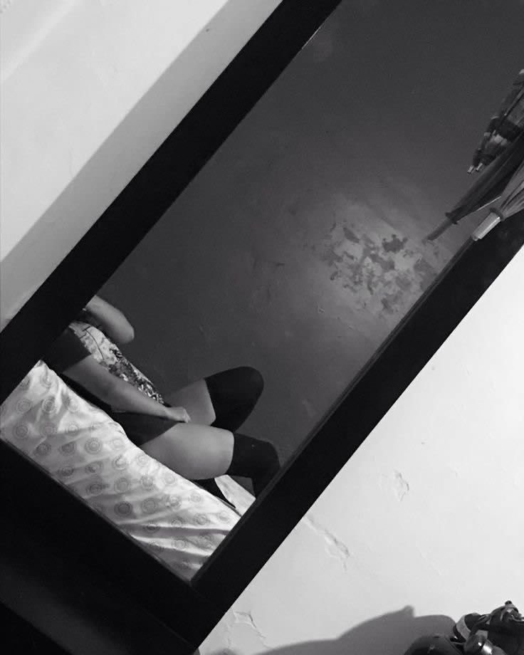 Millieluvsx's tweet photo. desperate for a clit lick 😩😩👅

#lesbians #clitbate 💋 https://t.co/FcN8Vll0nV