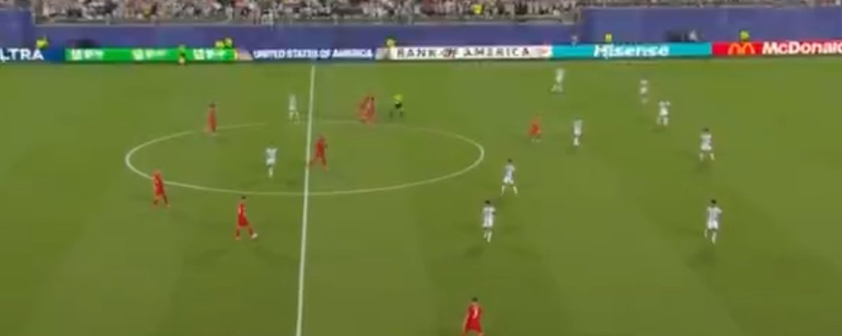 talavezza's tweet photo. los de Vix si van al estadio pero como espectador lo que uno quiere y por lo que pago... es que se vea bien!
por mi pueden narrar desde la cocina!

desde el baño no por que ese... ese esta OCUPADO! https://t.co/p4UbexFexP