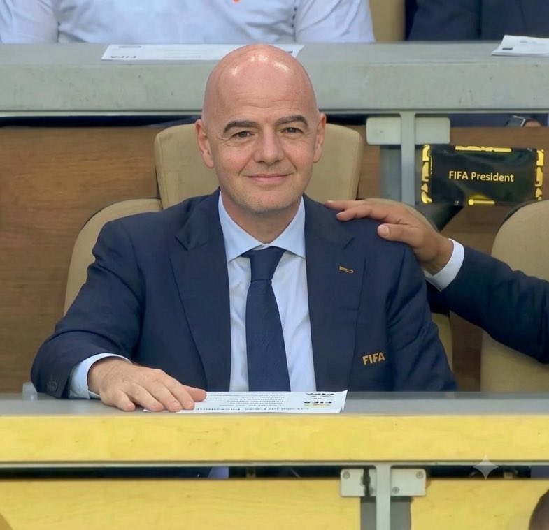 MMerengues2's tweet photo. - Robaron en FASE DE GRUPOS 
- Robaron en DIECISEISAVOS 
- Robaron en OCTAVOS 
- Robaron en CUARTOS 
- Robaran en SEMIFINALES 
- Robaran en la FINAL https://t.co/Trw12yp3wh