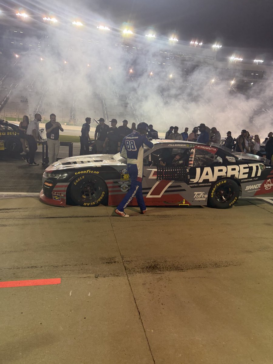 MatthewCobb8's tweet photo. @unlimited_mp great hanging out with you tonight! See you around! Shoutout to @DaleJr for always being a class act for the fans! https://t.co/AfVwo5Xy3U