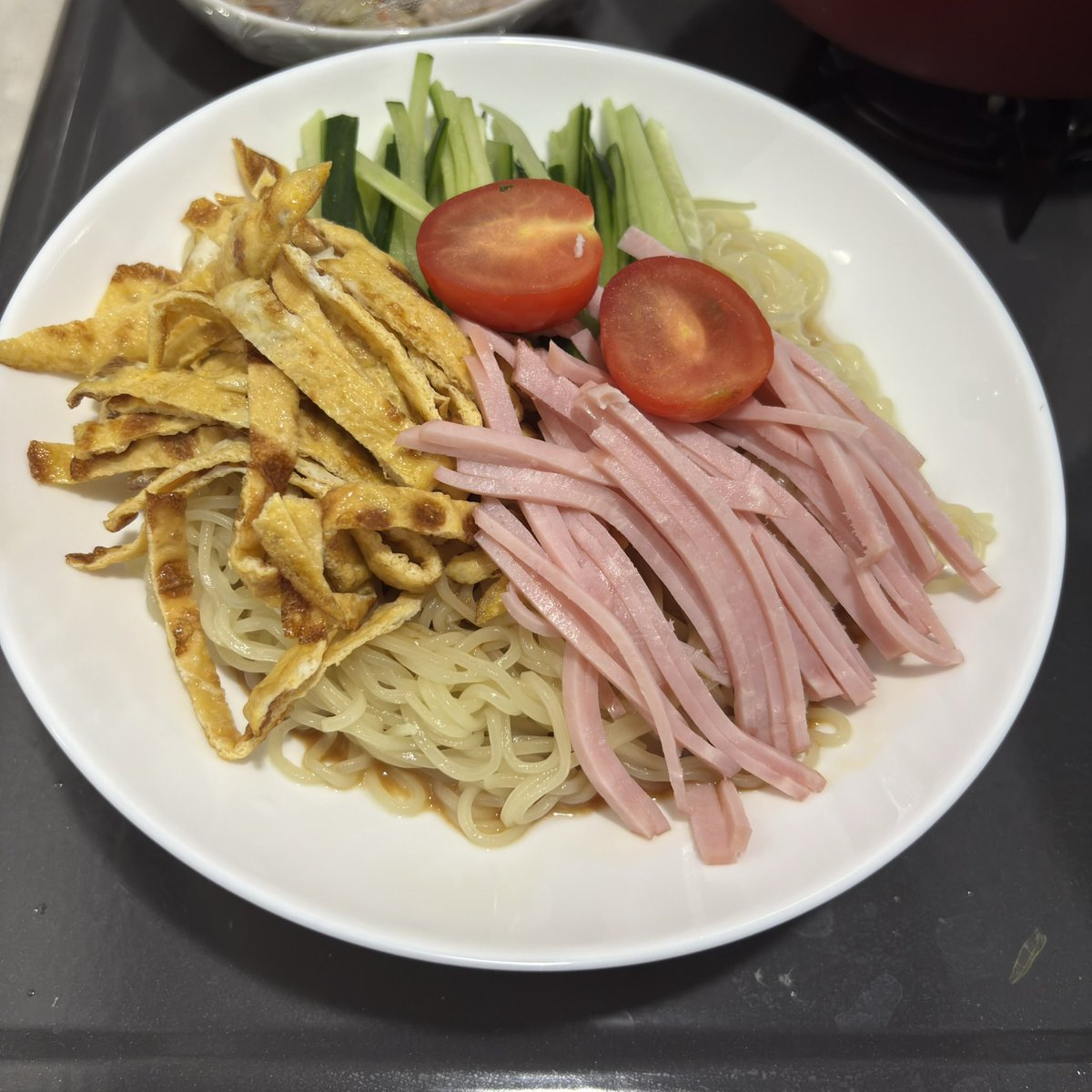 mitaniriae's tweet photo. 冷やし中華作ったわよ
具が多すぎるわよ https://t.co/WYC489saKY