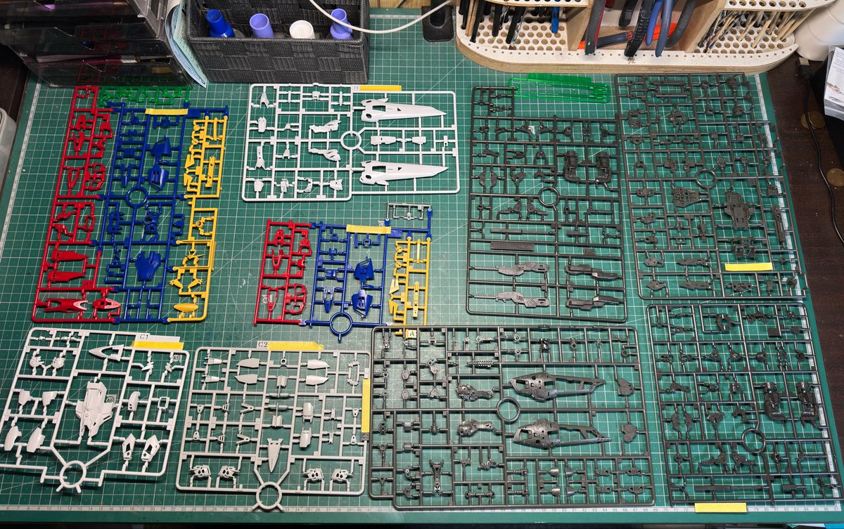 hama_dusk's tweet photo. #ガンプラ検定 
このパーツを見てキットを特定出来れば、貴方はガンプラ検定1級です。
＊重複してるパーツは割愛してます悪しからず

さぁ！かかって来い💪
＃ガンプラ https://t.co/aDmlWLshtE
