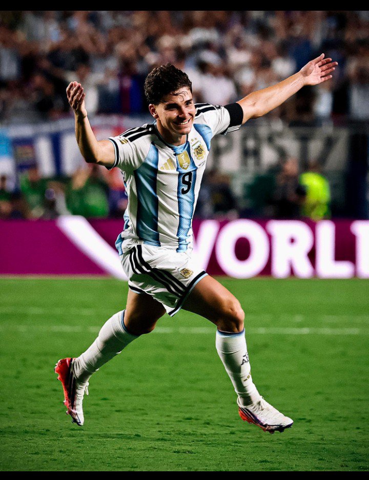 Samierjames's tweet photo. Boy i waited for such a beauty From my boy alvarez😂😂...Goal of the tournament ?? 🇦🇷🇦🇷 Messi
#argentina #messigoldenboot https://t.co/aYJE7dX274