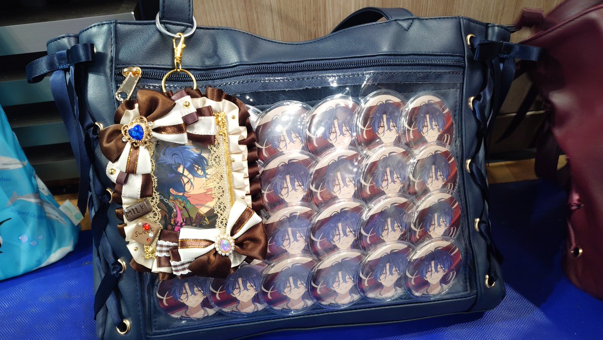 pitai0909's tweet photo. @e_tradeonly ありがとうございます！これから向かわせて頂きます。
こちらは画像の痛バを所持しております。 https://t.co/PcPISEOu3u