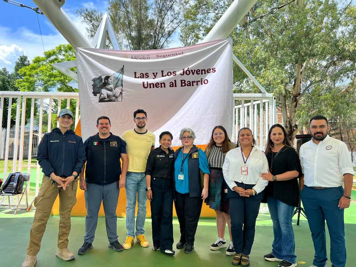 Bety_Olivares's tweet photo. Por la tarde estuvimos con jóvenes de los municipios de Guadalajara y Zapopan #Jalisco que también se incorporan al programa social Las y #LosJóvenesUnenAlBarrio. 

Estoy convencida que junt@s trasformaremos sus comunidades y con trabajo lograremos la reconstrucción del tejido social.

Estuvieron presentes por la Secretaria del Trabajo Perla Sánchez y Fernanda Pérez, Ana Dalal De Gyvès Nazará, Julio Delgadillo y Pedro Ramírez de la Secretaría de Gobernación y Mayra Serrano Secretaria de Bienestar Zapopan.

#HumanismoMexicano
#PrimeroLosPobres 🇲🇽❤️