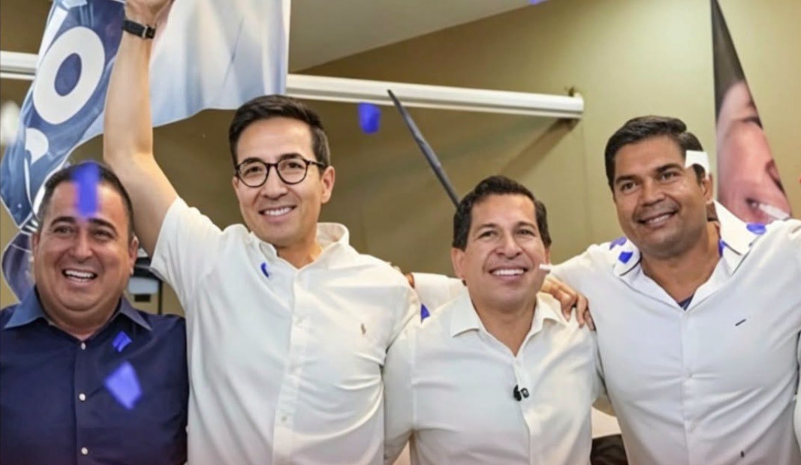 lahistoriaec's tweet photo. Todo se nos fue al carajo. El movimiento PLAN del preso alcalde Darío Macas, anunció que no presentará candidaturas ni para las alcaldías ni para la prefectura de El Oro. Para prefecto estaba Macas, quien ahora está acusado de corrupción y encarcelado en Cotopaxi; para alcalde de Machala estaba el concejal Luis Gaibor, quien decía ser el nuevo Roldós y ahora no ha dicho ni una palabra por el escándalo de Macas. #TodoPorUnVoto