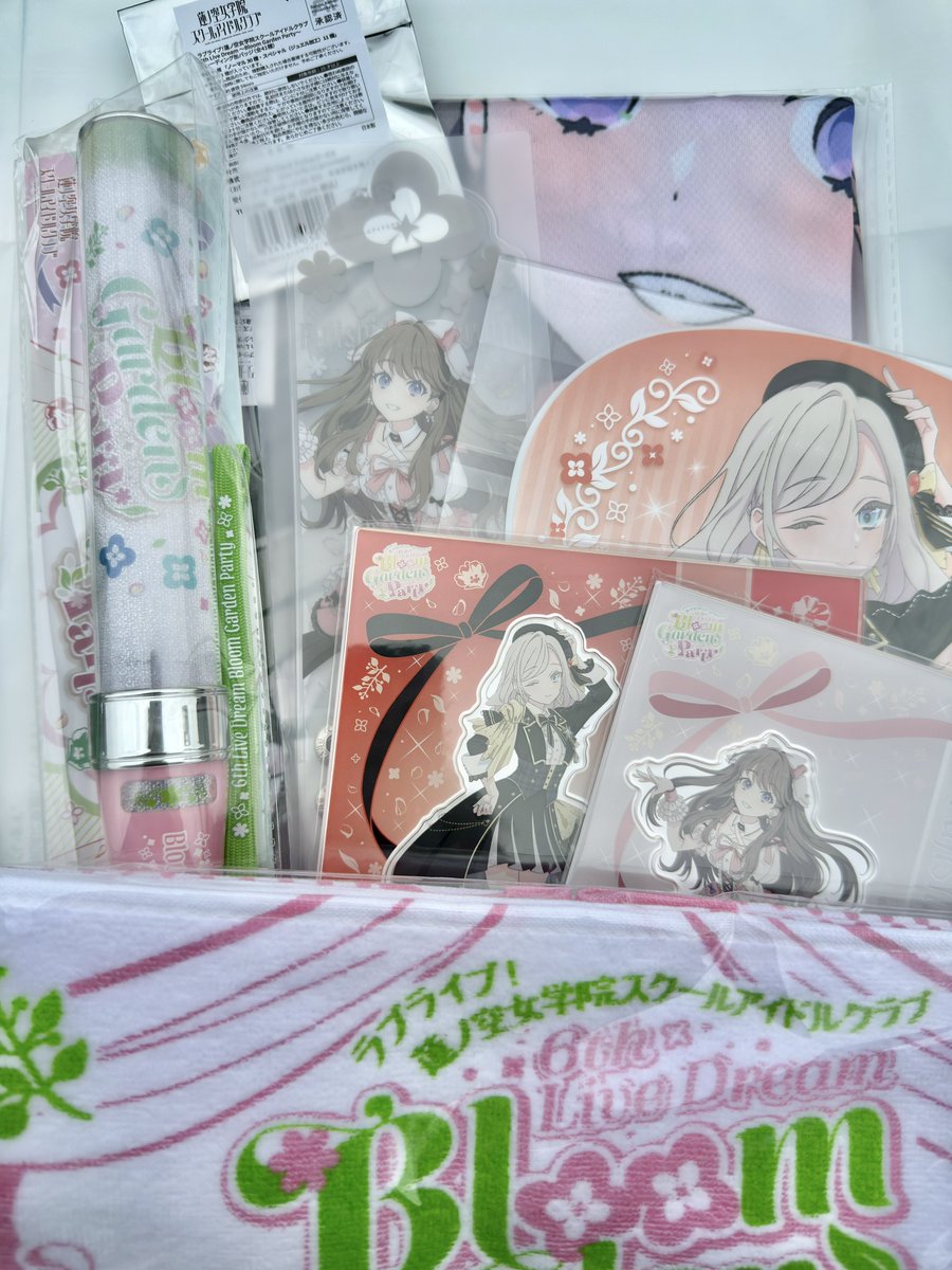 CK_222_NJ's tweet photo. 物販で買ったもの🎁
めぐちゃんのフルグラは、今後ライブグッズで出るか分からないのもあってがんばって購入 https://t.co/YQIlwR4IXz