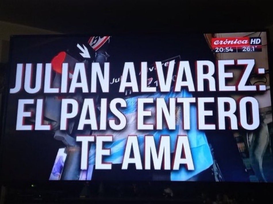 month3510's tweet photo. JULIAN TE AMO https://t.co/UeqBk6vzLC