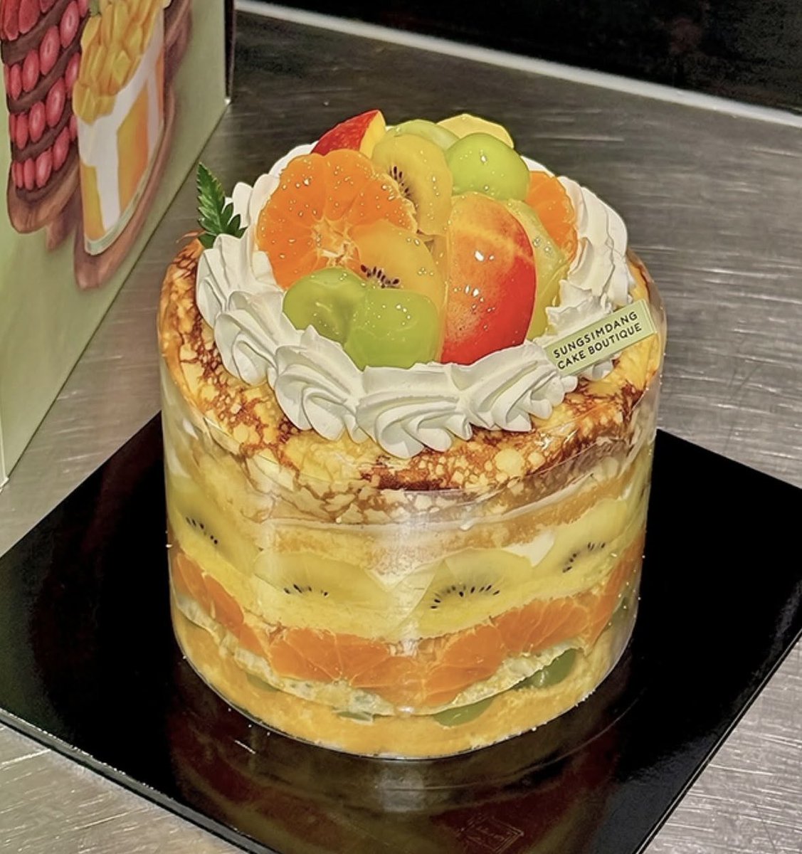 Chapchu_x's tweet photo. 나 솔직히 성심당 시루들보다 안녕크레페가 제일 궁금해 

🍓🥝🍊성심당 안녕크레페 45,000원 https://t.co/um67zpQtMQ