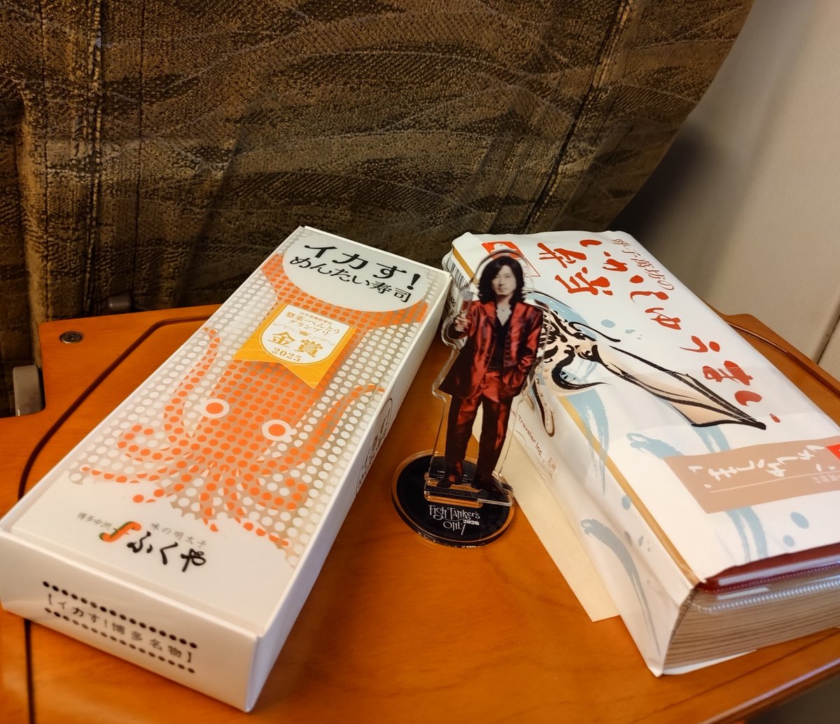 kojimarikon's tweet photo. 念願の！イカす明太寿司〜
去年売り切れてて買えなかったのよねー。
そして移動も念願の新幹線さくら！
2人掛けでゆったりしててええなー https://t.co/plKWzPvlsT