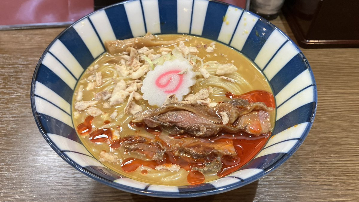 n_whites's tweet photo. 今日のランチはコチラで冷たいのん♪
なかなか週末雨で行けなかったんで…
冷たいカレー間に合った😅
程良いスパイシー感に辣油のピリ辛スープが旨し！
スルスル逝けちゃうあっさり夏仕様やね。
そして親鶏が噛むたび旨さ染み出すわー
元気出そうな一杯で、またやって欲しいね！

＃ひなた@阪急塚口 https://t.co/x5jNlLqpiK