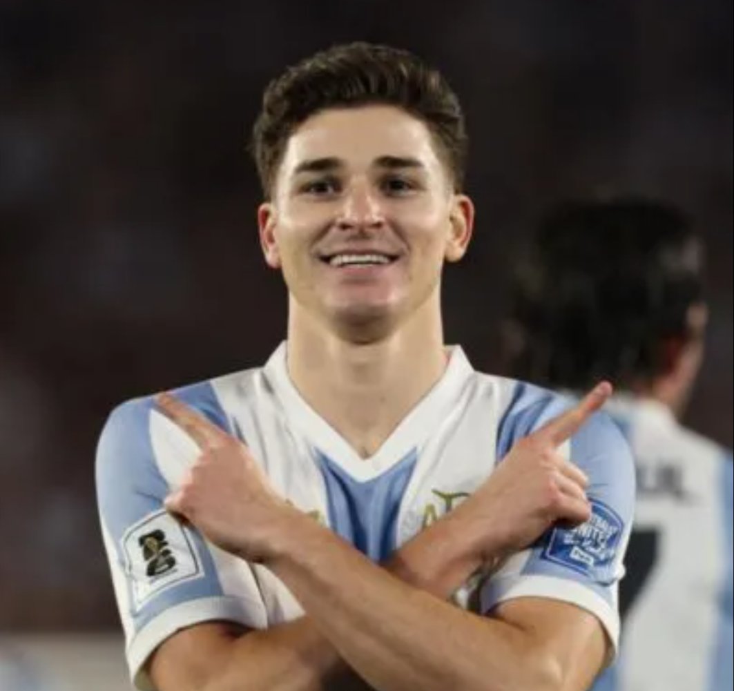 Duendeindigo's tweet photo. Aparecer cuando hace falta , gracias Julián!!!!!!!!! LPM!!!!
Gracias selección por otra victoria,por otra alegría gracias, gracias y más gracias!! 🇦🇷
#Argentina #Seleccionargentina #vamosargentina https://t.co/wh34FdeIp7