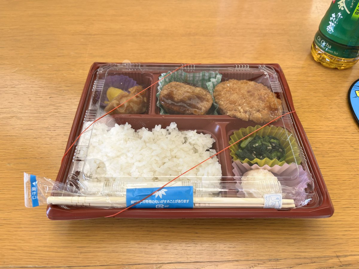 YMD_ke's tweet photo. オーキャンのお手伝いしたら弁当貰えた https://t.co/UUGspxbzya