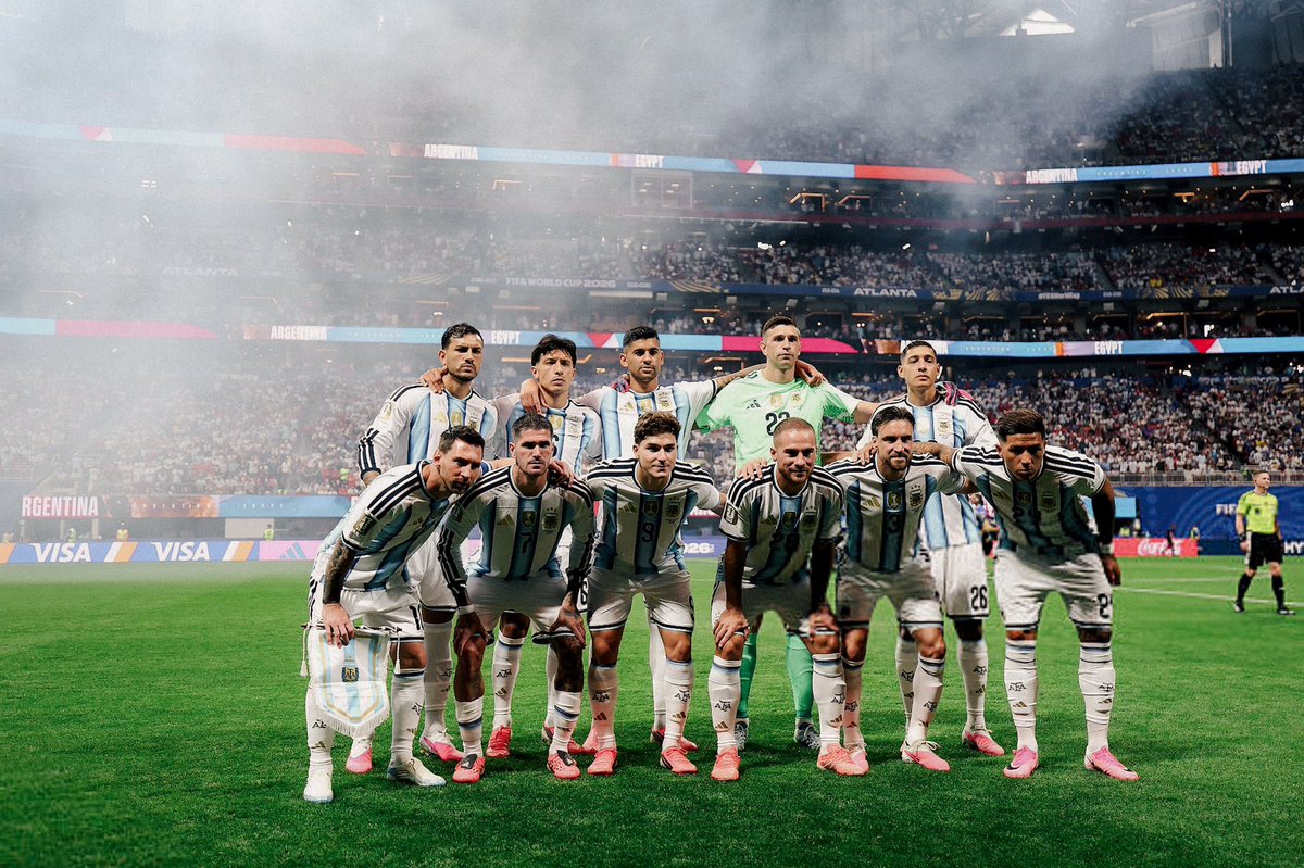 JuannDis's tweet photo. La Selección Argentina está en SEMIFINALES de la Copa del Mundo por séptima vez en su historia: 1930, 1978, 1986, 1990, 2014, 2022 y 2026. 

Miércoles, 15 de julio, contra Inglaterra. 16 HS. Estamos dentro de los 4 mejores del mundo otra vez. https://t.co/Wdl4E9VulI