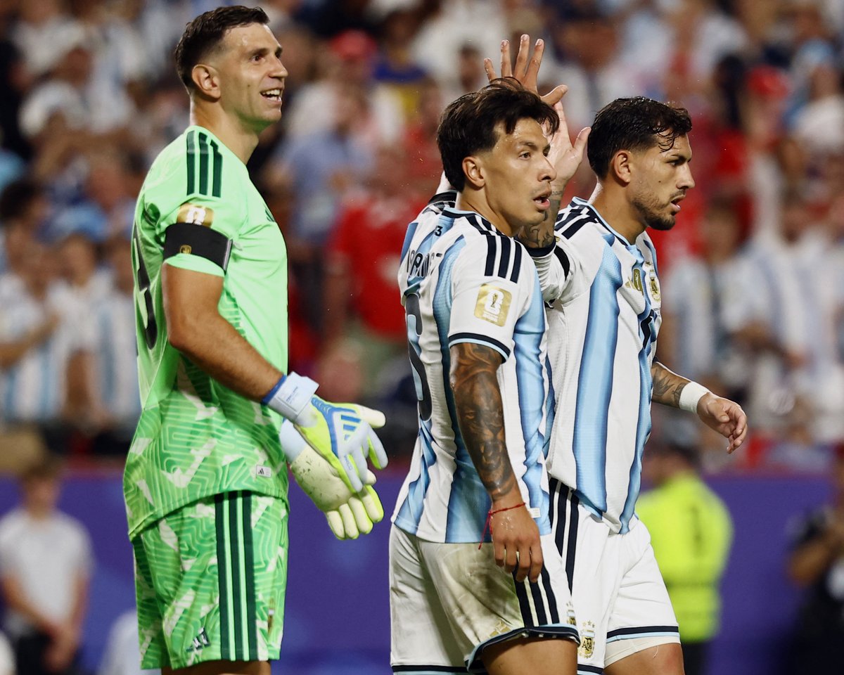 GoalJP_Official's tweet photo. 🇦🇷 延長戦の末、アルゼンチンがベスト4！🔥

退場者を出し10人となったスイスに、1-1のまま延長戦に持ち込まれるも、112分にフリアン・アルバレスがスーパーゴール！

120+1分にはカウンターからラウタロ・マルティネスがダメ押し弾！準決勝でイングランドと対戦！

アルゼンチン 3-1 スイス https://t.co/gvwPHHDHkd