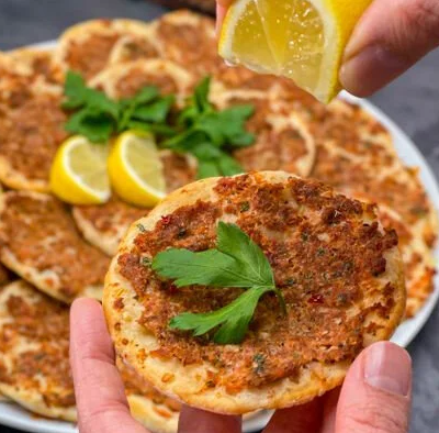joskalamorte's tweet photo. @okay_karacan Alvarez fındık lahmacunu verdi önden. https://t.co/7Re7LPqted